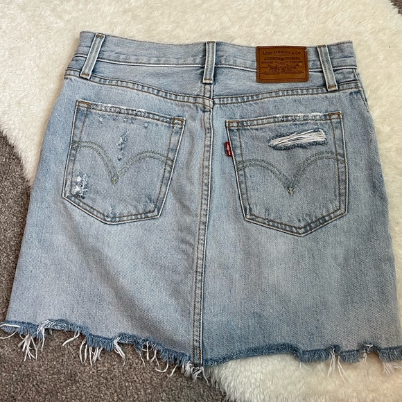 Levi’s Denim Skirt - Picture 2 of 4